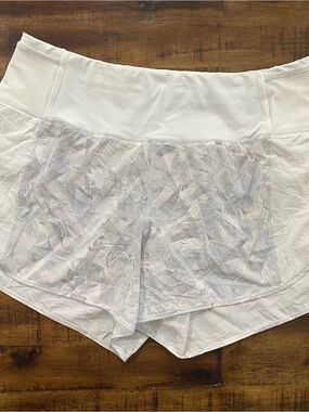 Lululemon Real Quick Short Perforated 3.5” Jasmine White Multi Size 8